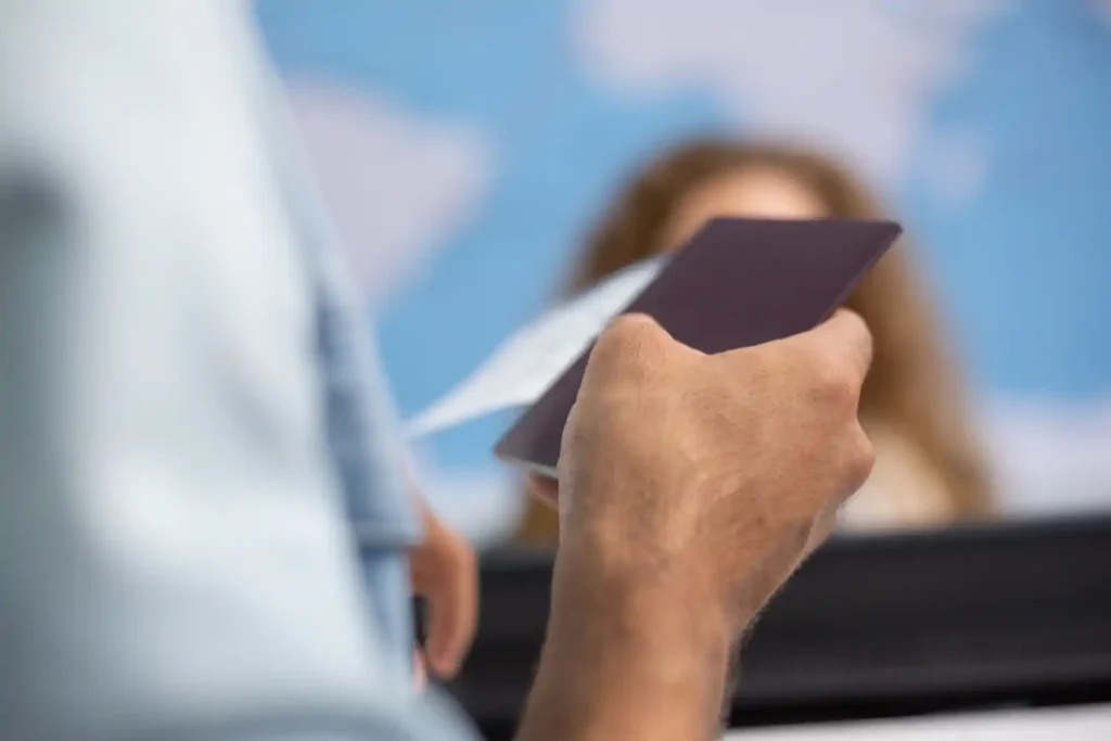 Intercambio de documentos de identificación durante un trámite de visa